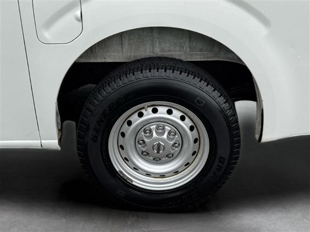 Nissan NV Standard Roof 1500 V6 SV 2014