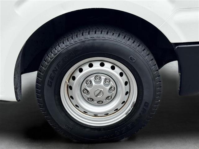 Nissan NV Standard Roof 1500 V6 SV 2014