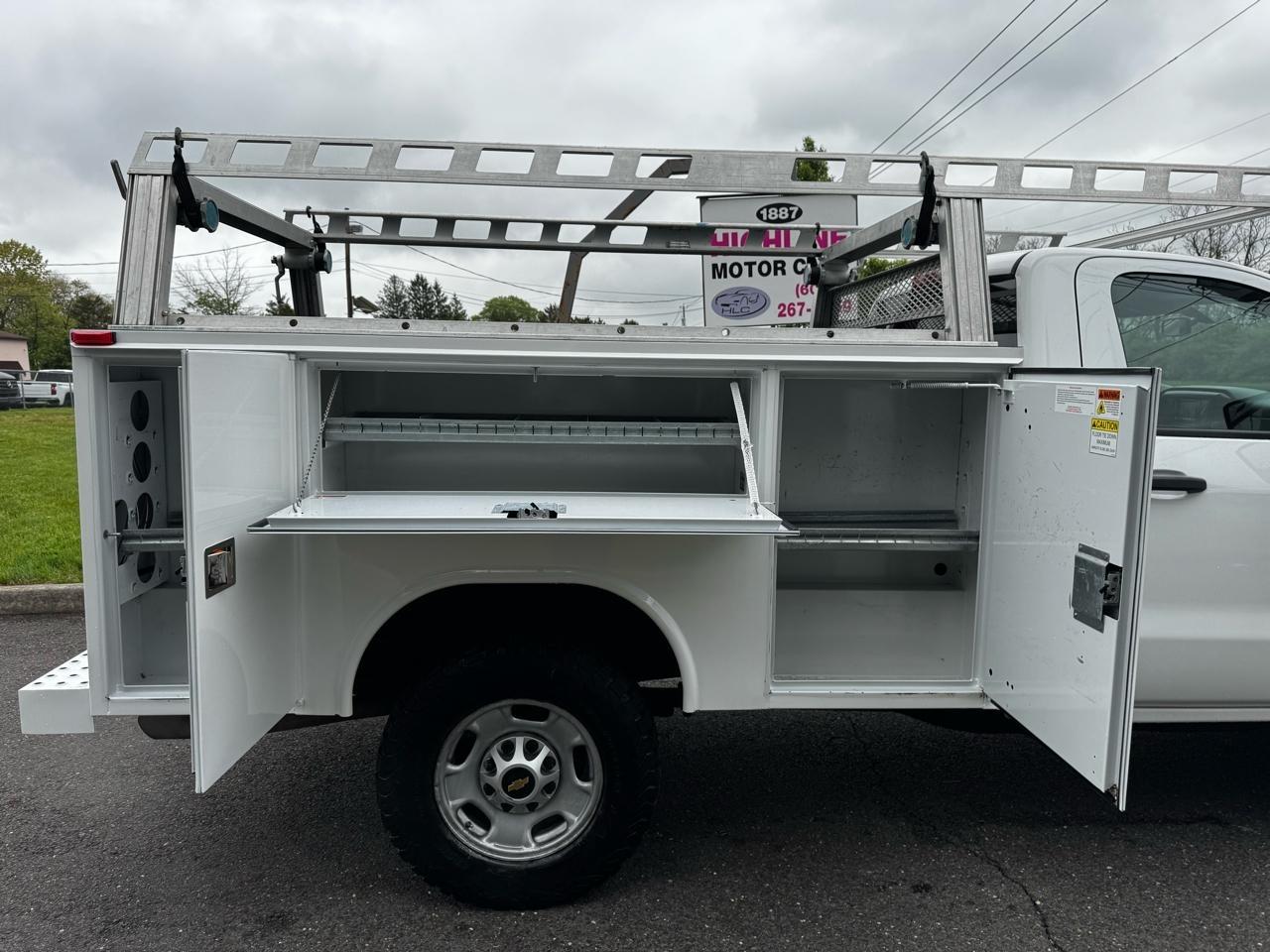 Chevrolet Silverado 2500HD Built After Aug 14 4WD Reg Cab 133.6" Work Truck 2015