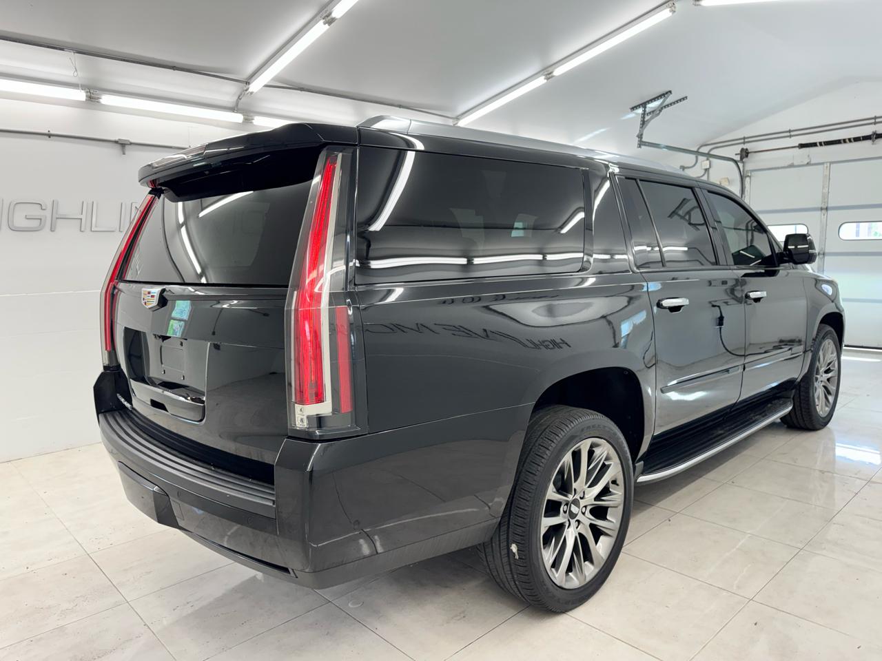 Cadillac Escalade ESV 2WD 4dr Luxury 2020