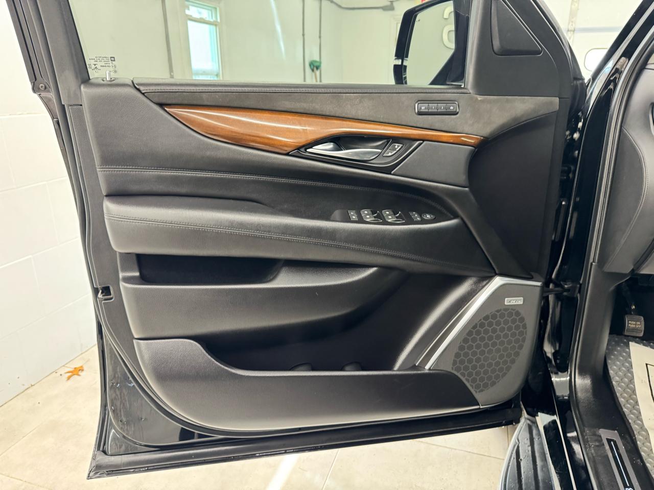 Cadillac Escalade ESV 2WD 4dr Luxury 2020