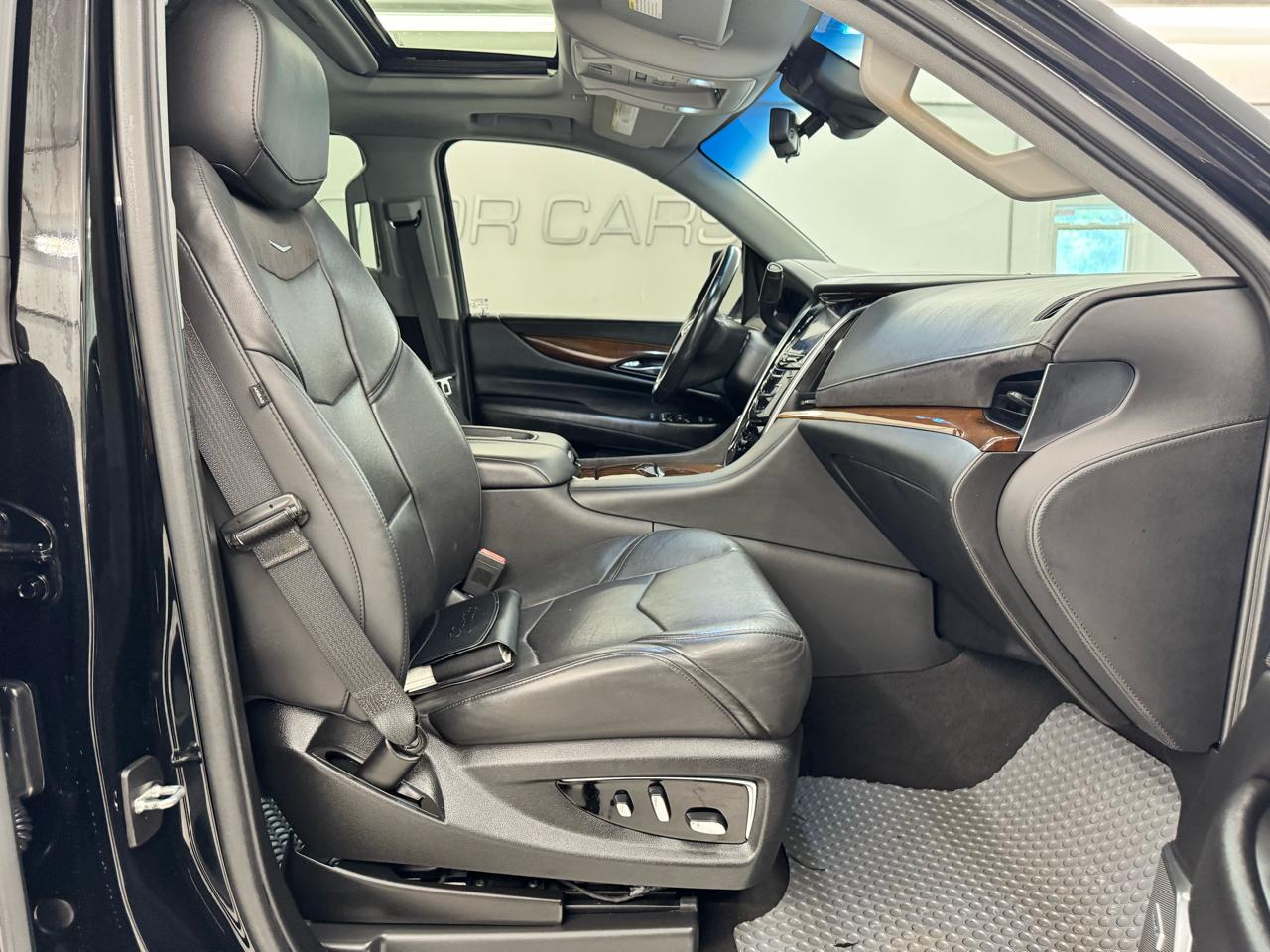 Cadillac Escalade ESV 2WD 4dr Luxury 2020