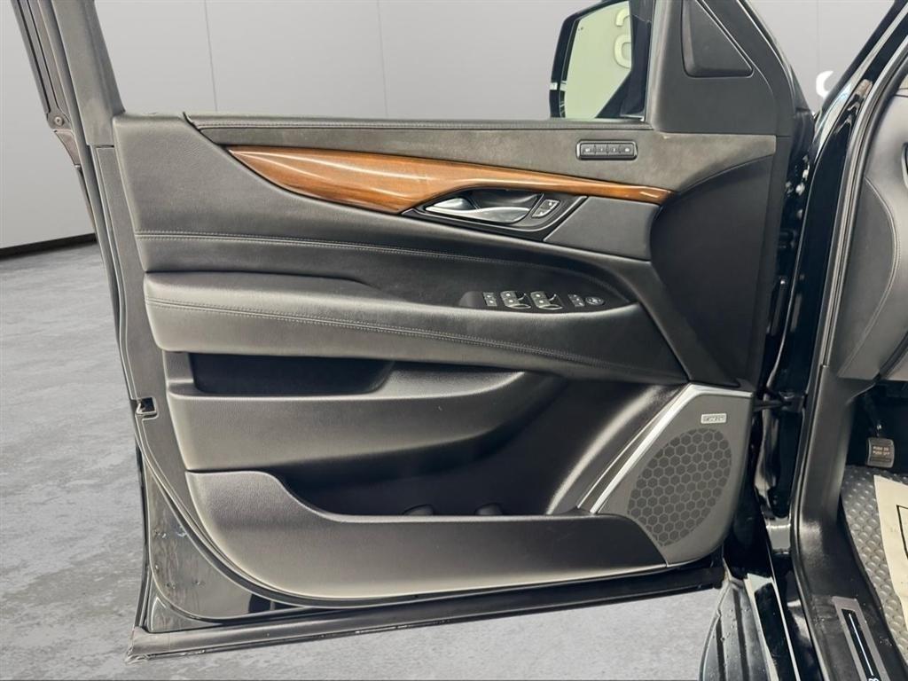 Cadillac Escalade ESV 2WD 4dr Luxury 2020
