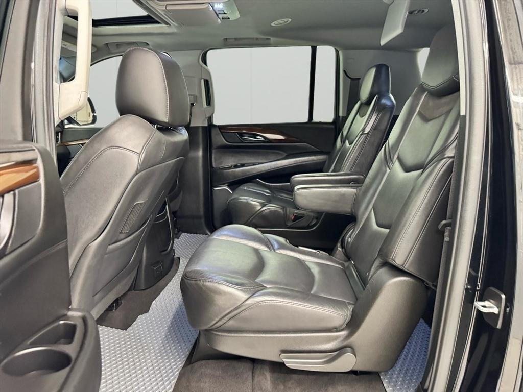 Cadillac Escalade ESV 2WD 4dr Luxury 2020