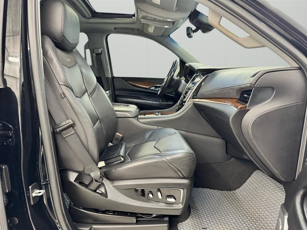 Cadillac Escalade ESV 2WD 4dr Luxury 2020