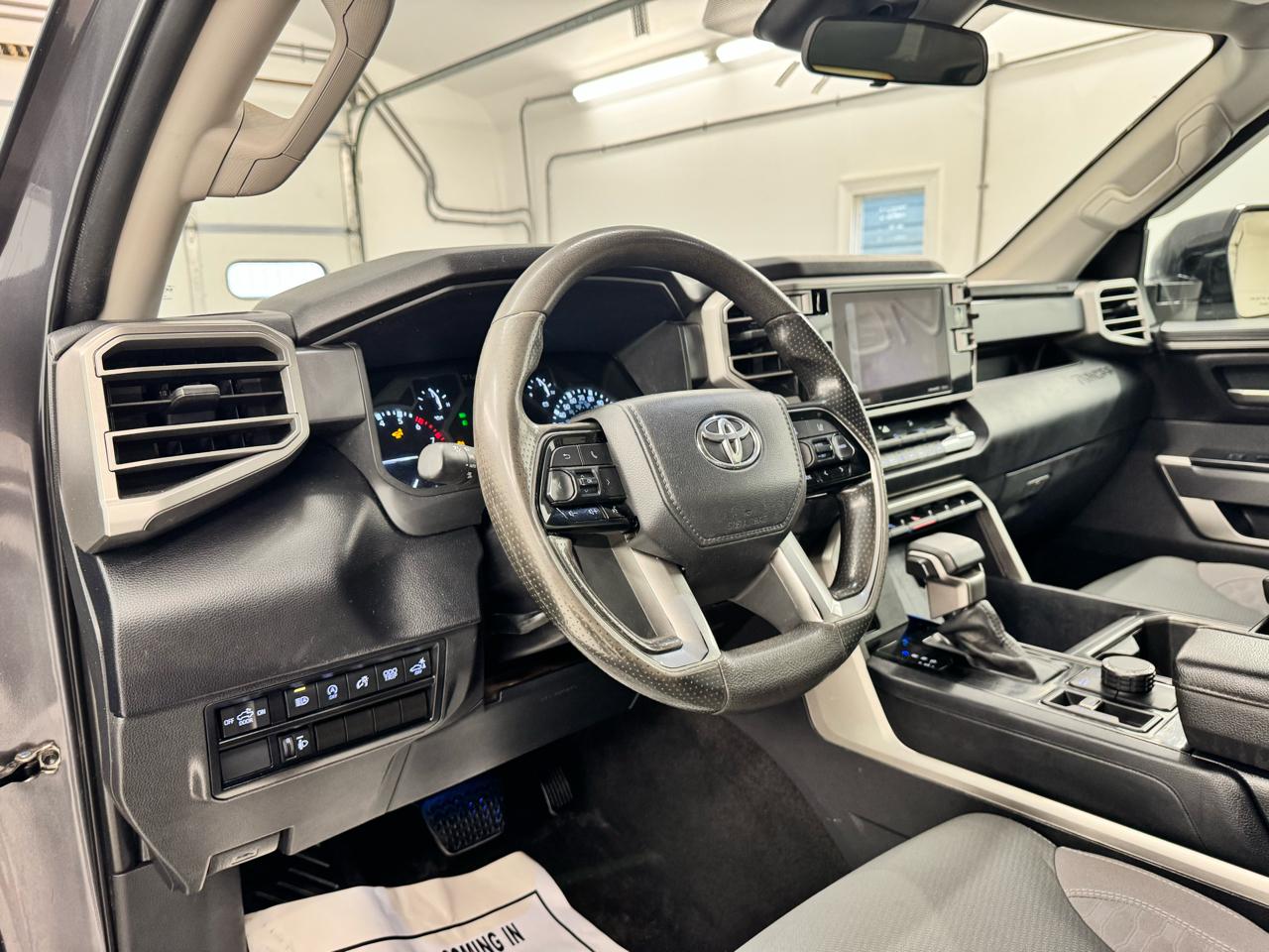 Toyota Tundra 4WD SR5 CrewMax 5.5' Bed (Natl) 2024
