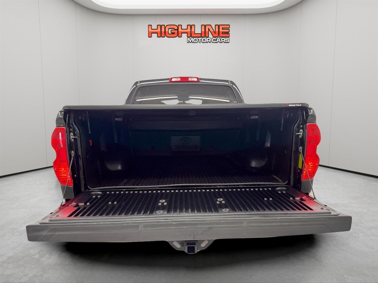 Toyota Tundra 4WD Truck CrewMax 5.7L V8 6-Spd AT Platinum (Natl) 2015