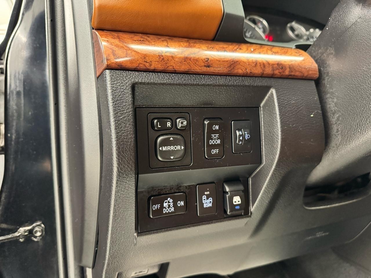 Toyota Tundra 4WD Truck CrewMax 5.7L V8 6-Spd AT Platinum (Natl) 2015