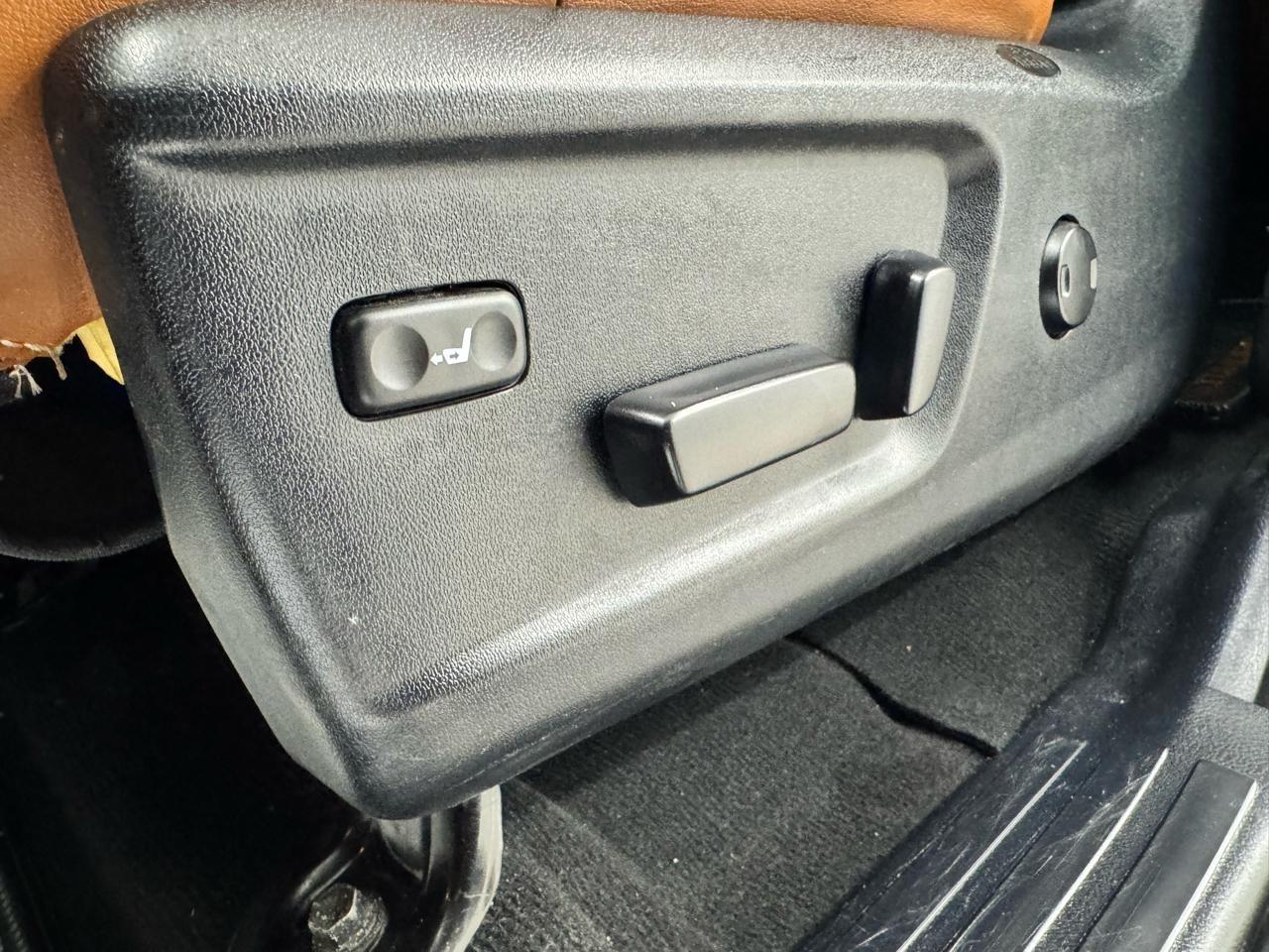 Toyota Tundra 4WD Truck CrewMax 5.7L V8 6-Spd AT Platinum (Natl) 2015