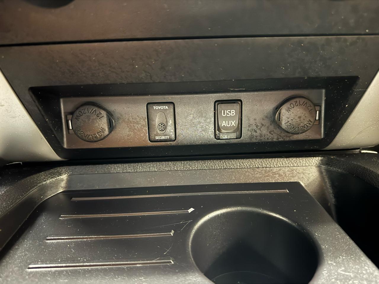 Toyota Tundra 4WD Truck CrewMax 5.7L V8 6-Spd AT Platinum (Natl) 2015