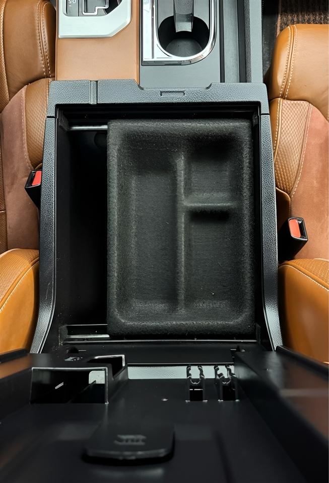 Toyota Tundra 4WD Truck CrewMax 5.7L V8 6-Spd AT Platinum (Natl) 2015