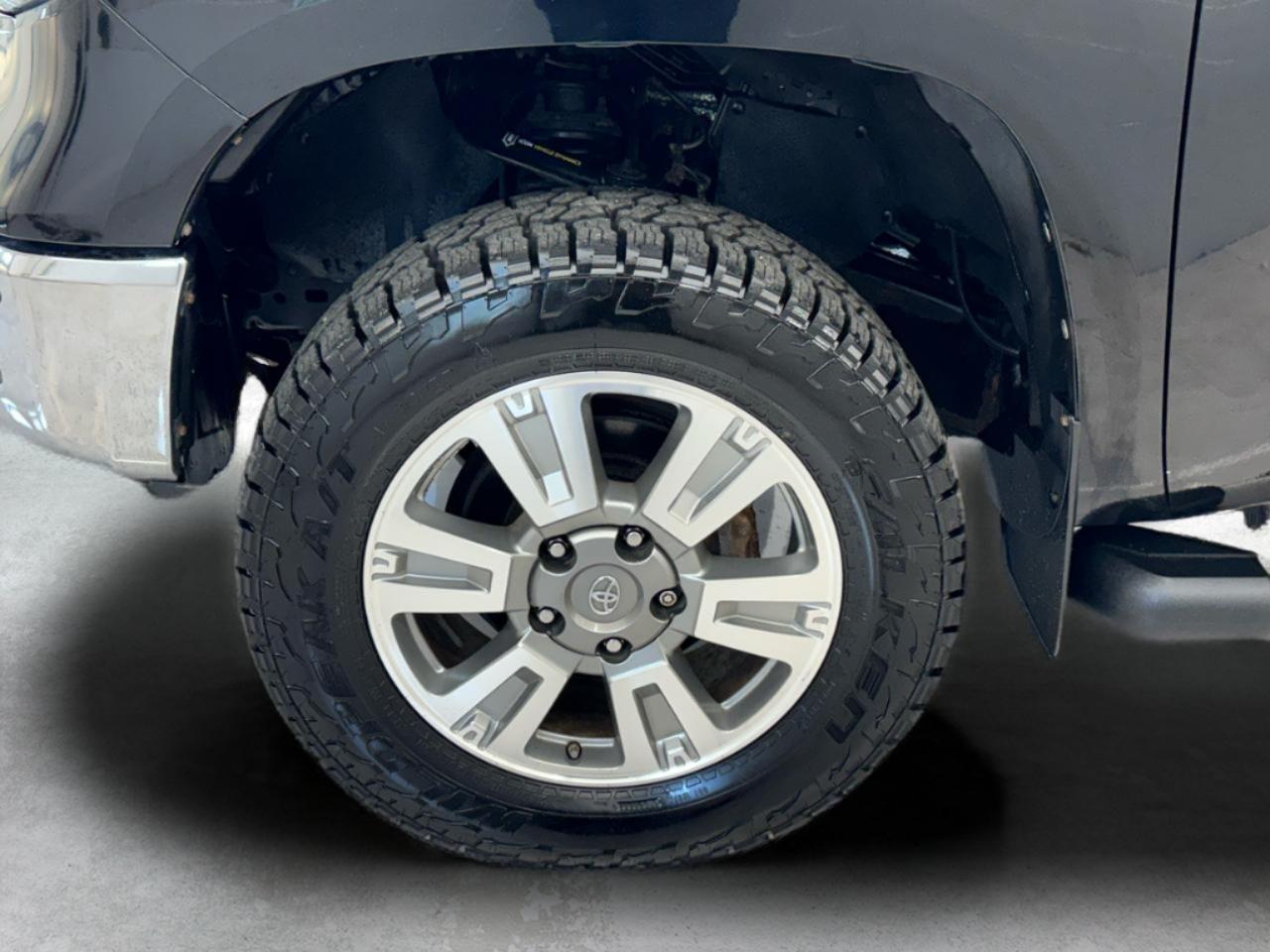 Toyota Tundra 4WD Truck CrewMax 5.7L V8 6-Spd AT Platinum (Natl) 2015