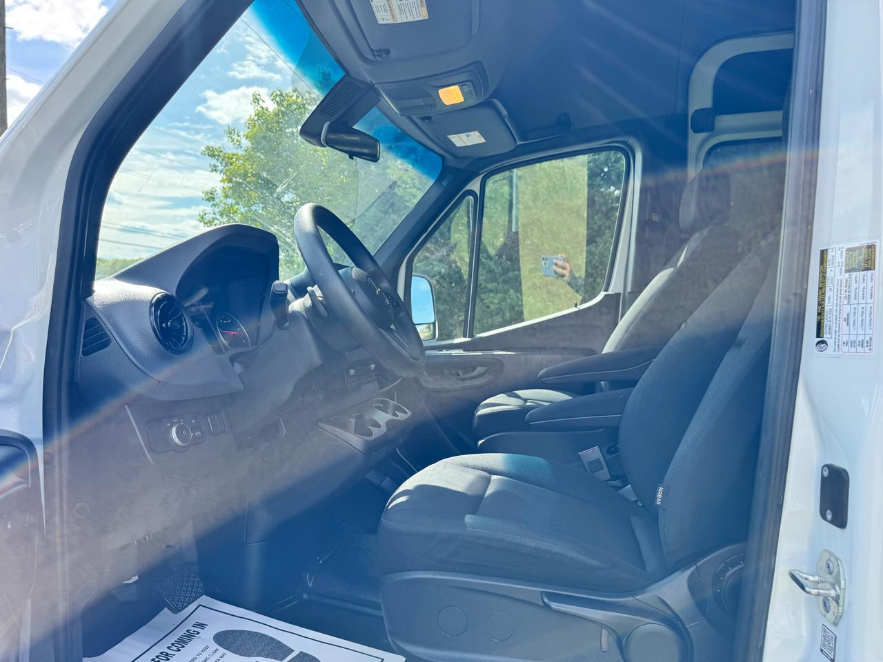 Mercedes-Benz Sprinter Passenger Van 2500 Standard Roof I4 Diesel 144" RWD 2024