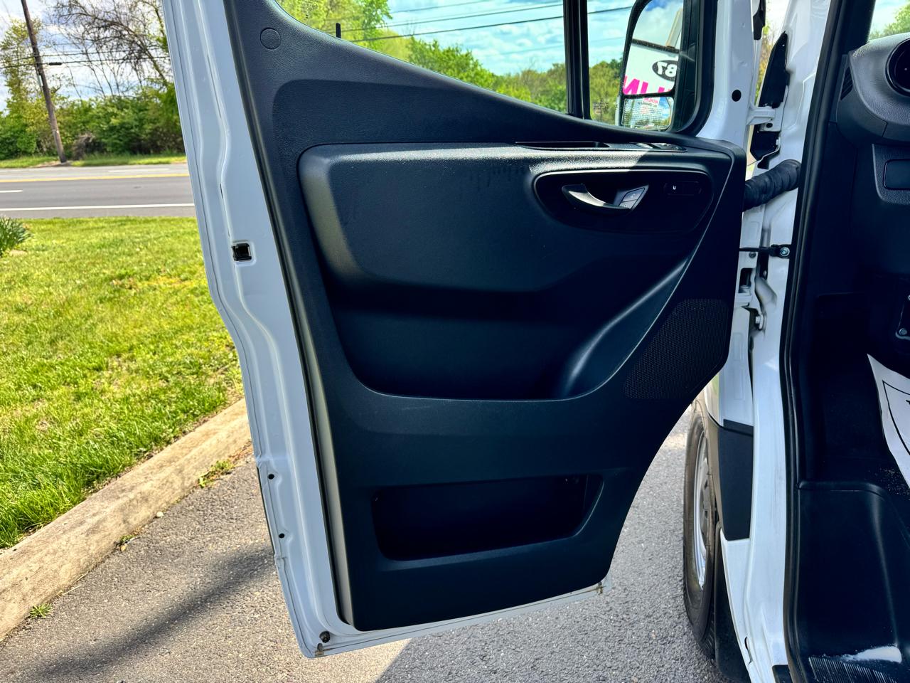 Mercedes-Benz Sprinter Passenger Van 2500 Standard Roof I4 Diesel 144" RWD 2024