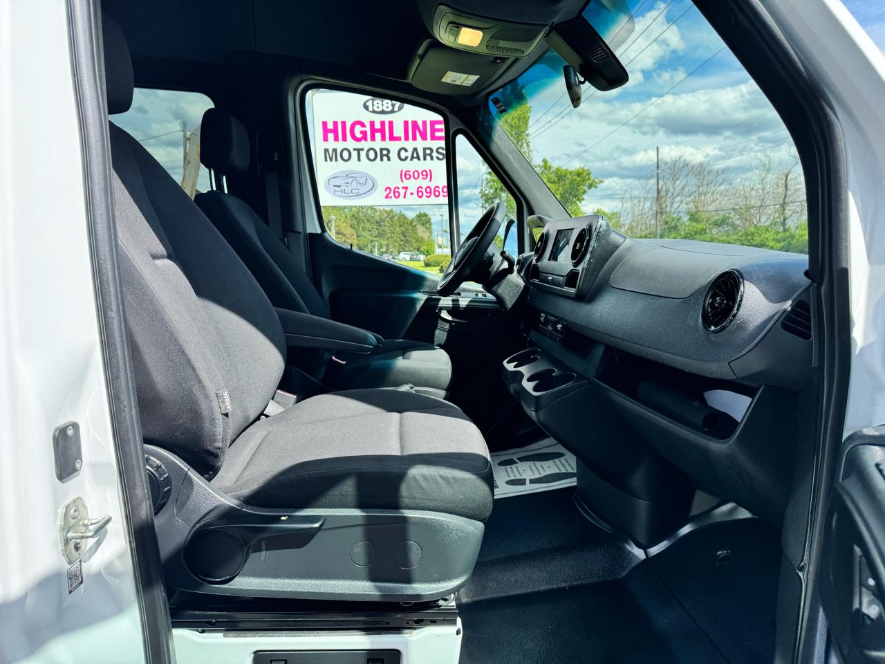 Mercedes-Benz Sprinter Passenger Van 2500 Standard Roof I4 Diesel 144" RWD 2024