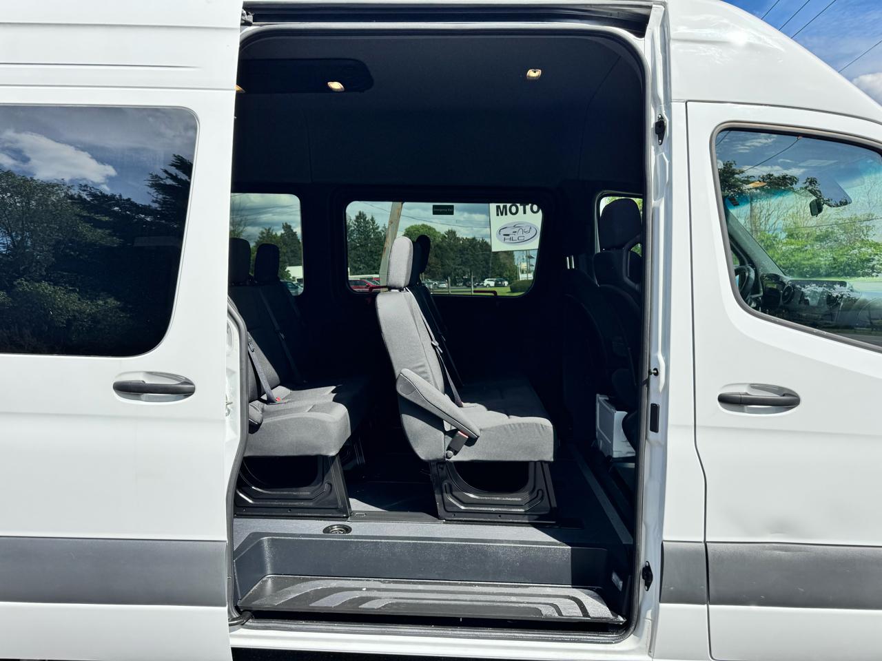 Mercedes-Benz Sprinter Passenger Van 2500 Standard Roof I4 Diesel 144" RWD 2024