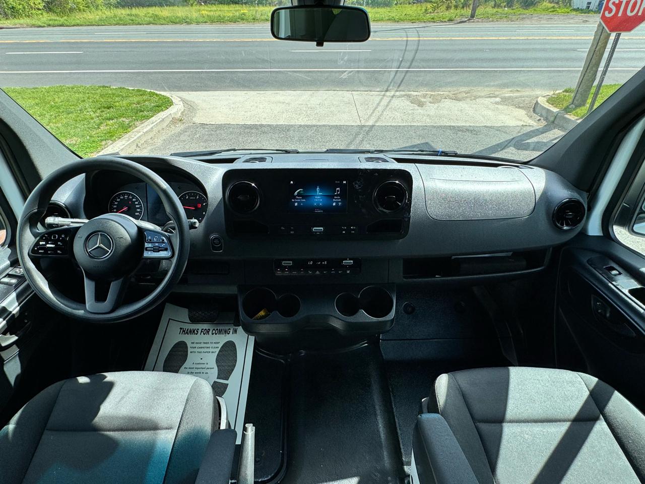 Mercedes-Benz Sprinter Passenger Van 2500 Standard Roof I4 Diesel 144" RWD 2024