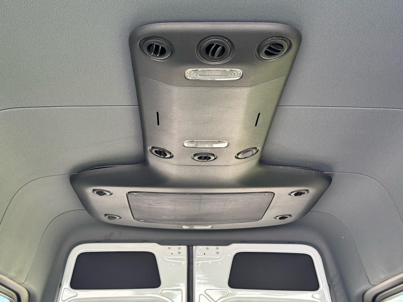 Mercedes-Benz Sprinter Passenger Van 2500 Standard Roof I4 Diesel 144" RWD 2024