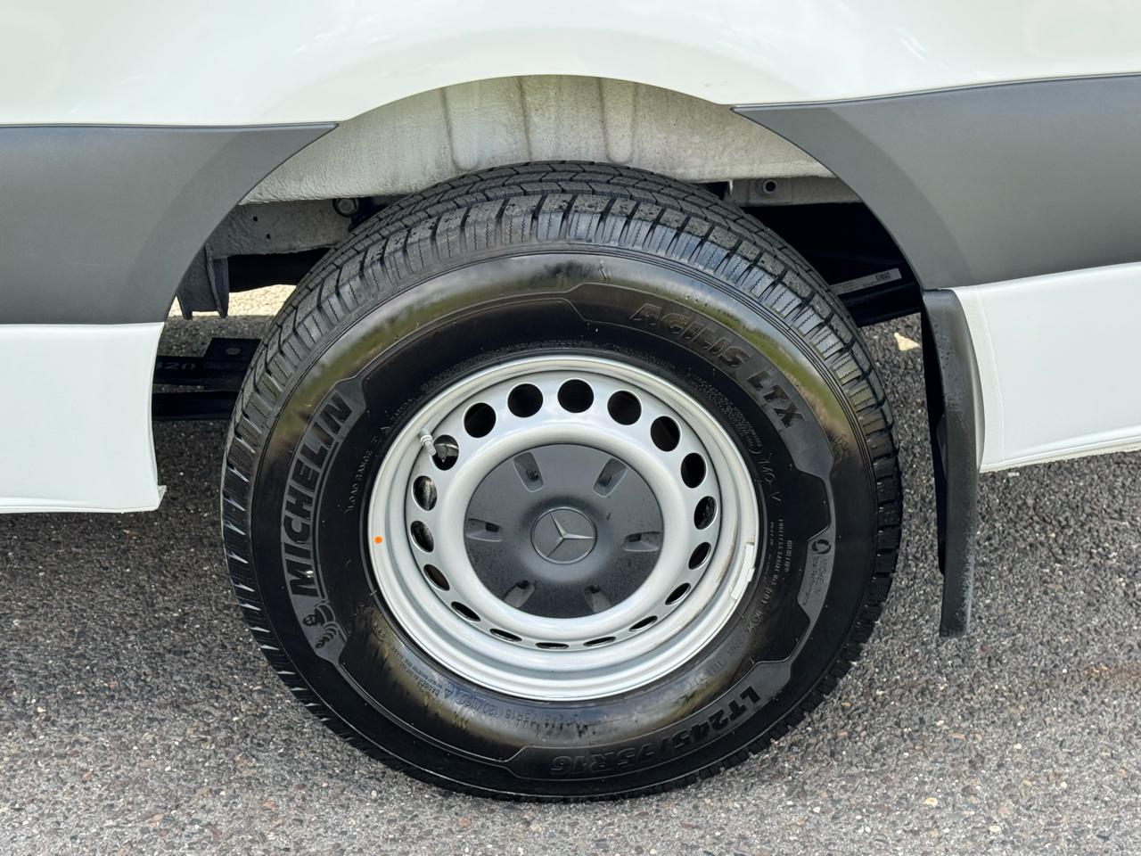 Mercedes-Benz Sprinter Passenger Van 2500 Standard Roof I4 Diesel 144" RWD 2024