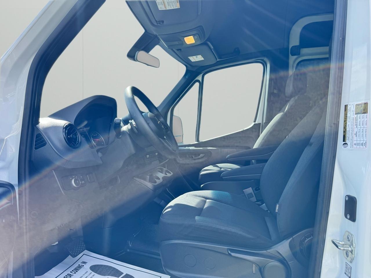 Mercedes-Benz Sprinter Passenger Van 2500 Standard Roof I4 Diesel 144" RWD 2024