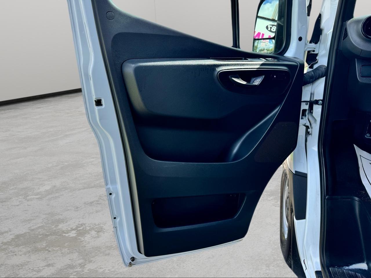 Mercedes-Benz Sprinter Passenger Van 2500 Standard Roof I4 Diesel 144" RWD 2024