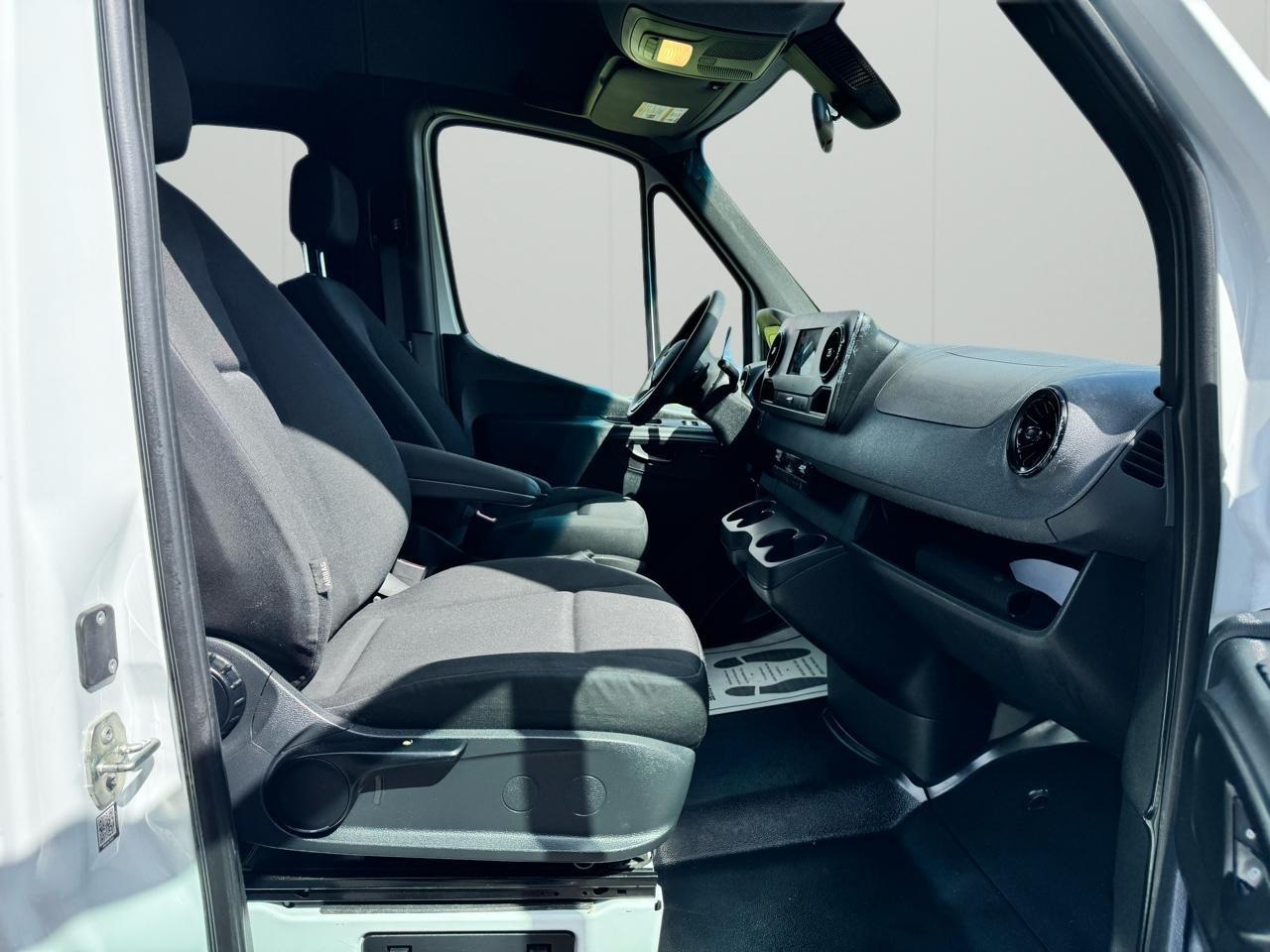 Mercedes-Benz Sprinter Passenger Van 2500 Standard Roof I4 Diesel 144" RWD 2024