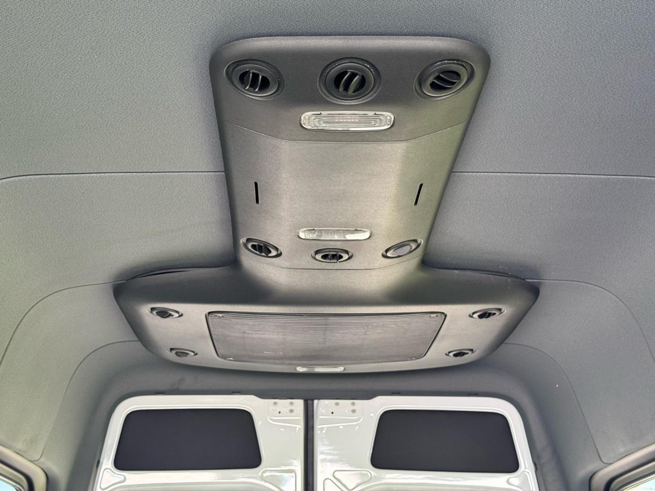 Mercedes-Benz Sprinter Passenger Van 2500 Standard Roof I4 Diesel 144" RWD 2024