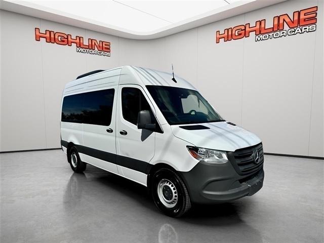 Mercedes-Benz Sprinter Passenger Van 2500 Standard Roof I4 Diesel 144" RWD 2024