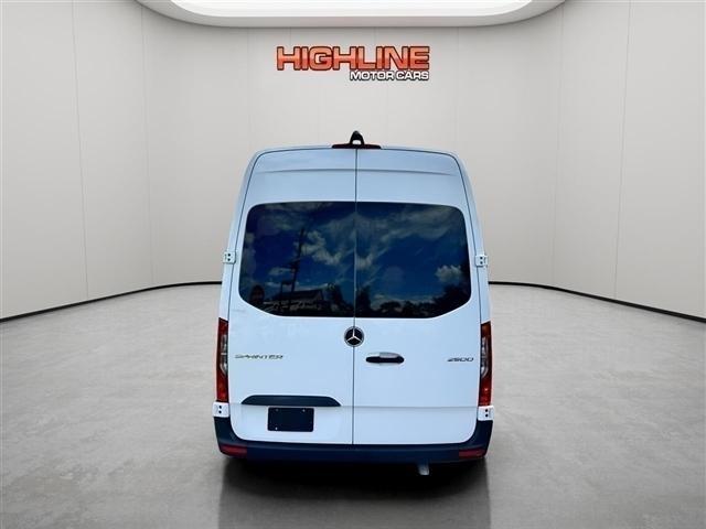 Mercedes-Benz Sprinter Passenger Van 2500 Standard Roof I4 Diesel 144" RWD 2024