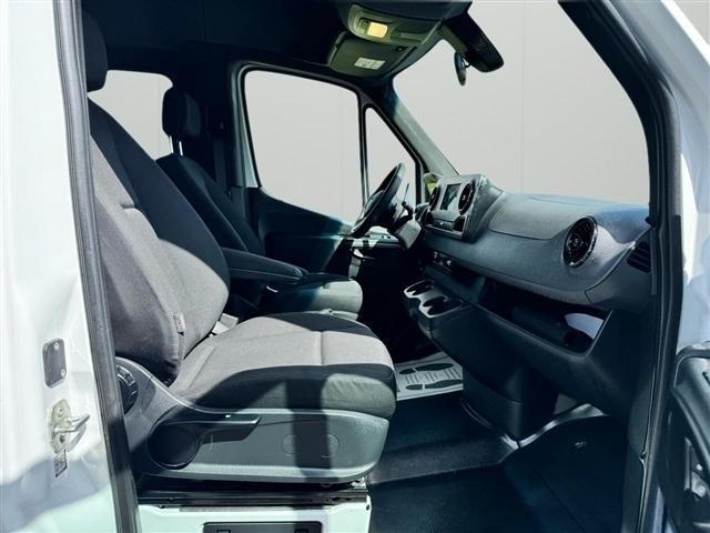 Mercedes-Benz Sprinter Passenger Van 2500 Standard Roof I4 Diesel 144" RWD 2024