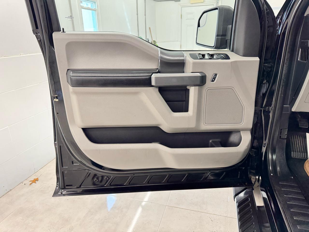 Ford F-150 Platinum 4WD SuperCrew 5.5' Box 2017
