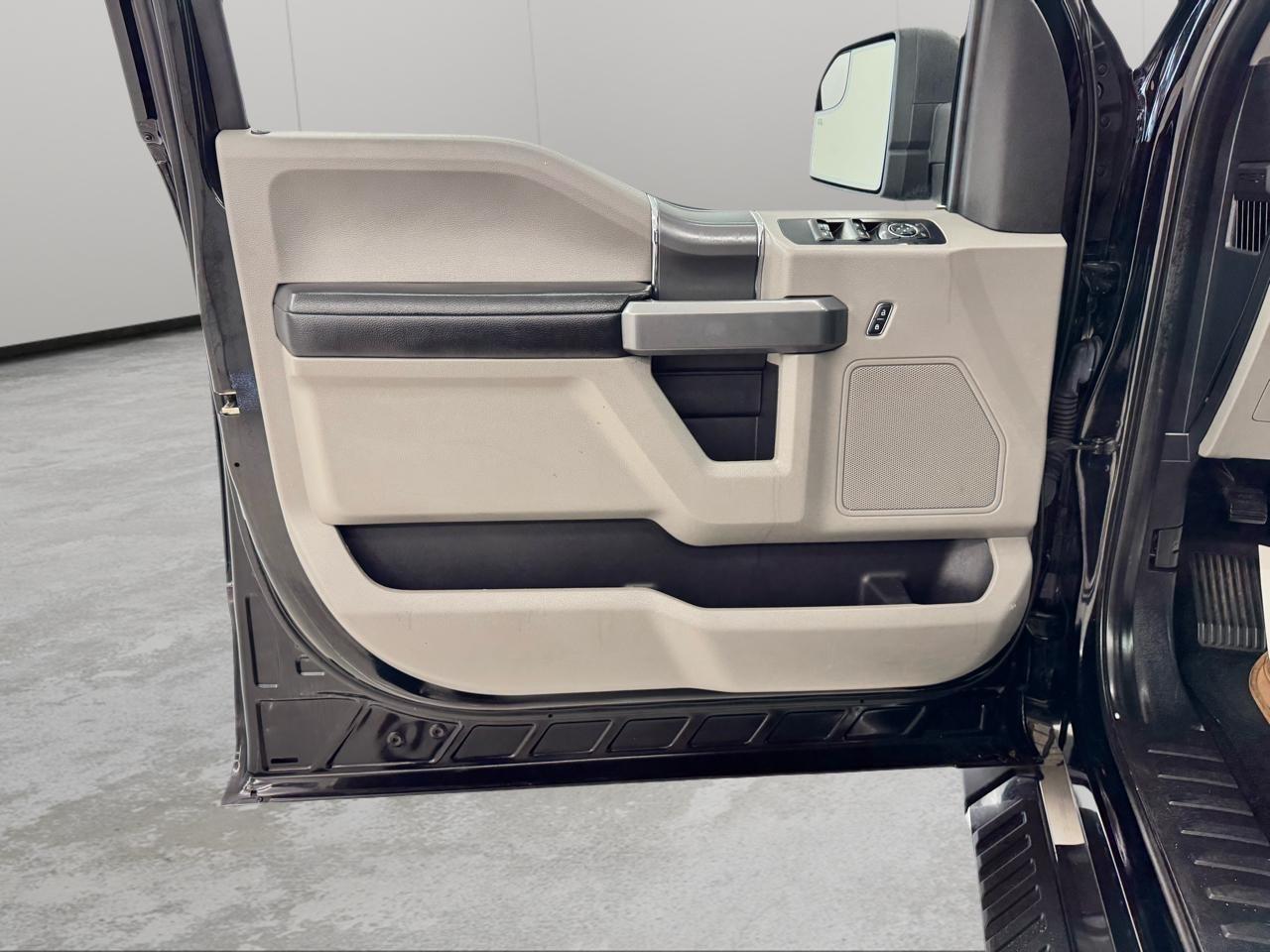 Ford F-150 Platinum 4WD SuperCrew 5.5' Box 2017