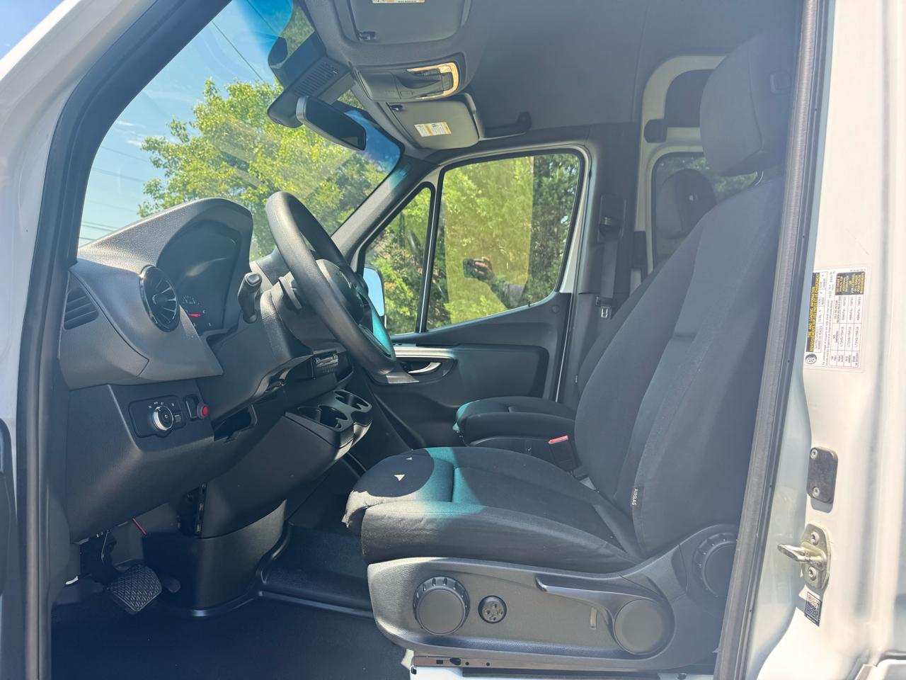 Mercedes-Benz Sprinter Van 2500 Standard Roof V6 144" 4WD 2020