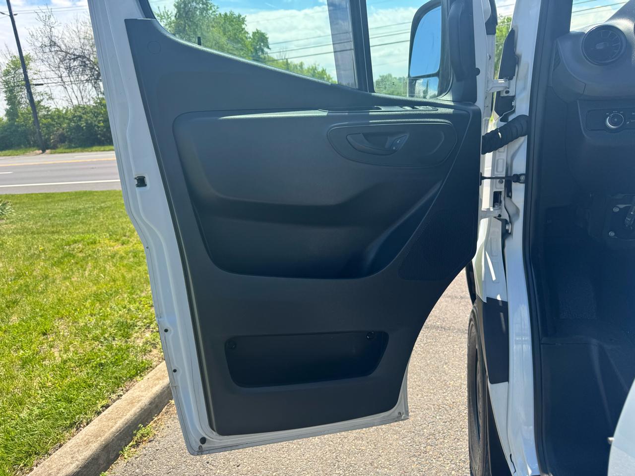 Mercedes-Benz Sprinter Van 2500 Standard Roof V6 144" 4WD 2020