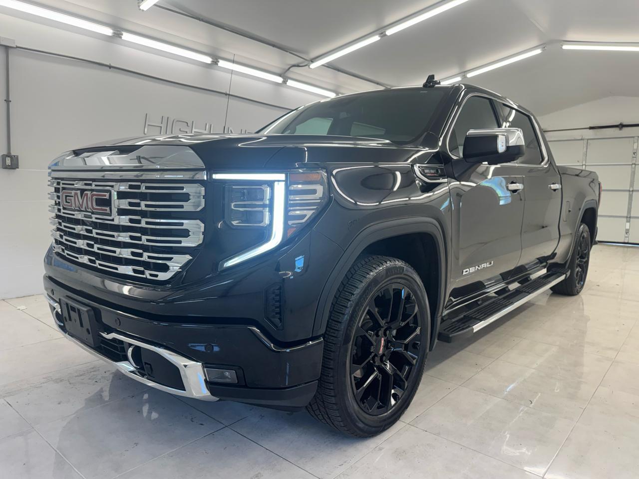 GMC Sierra 1500 4WD Crew Cab 157" Denali 2023