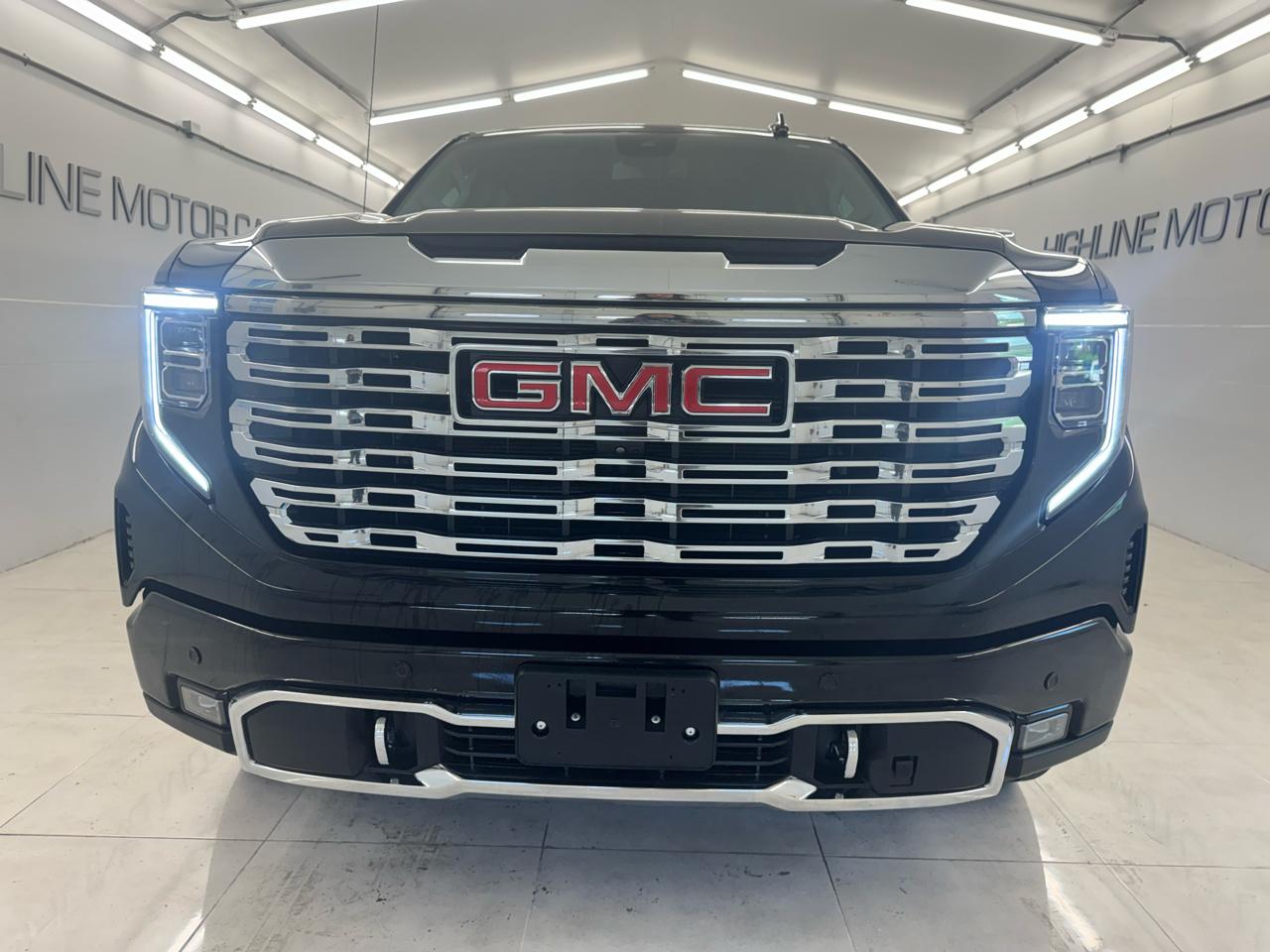 GMC Sierra 1500 4WD Crew Cab 157" Denali 2023