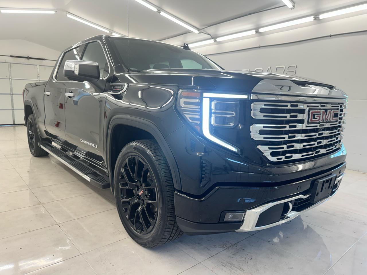 GMC Sierra 1500 4WD Crew Cab 157" Denali 2023