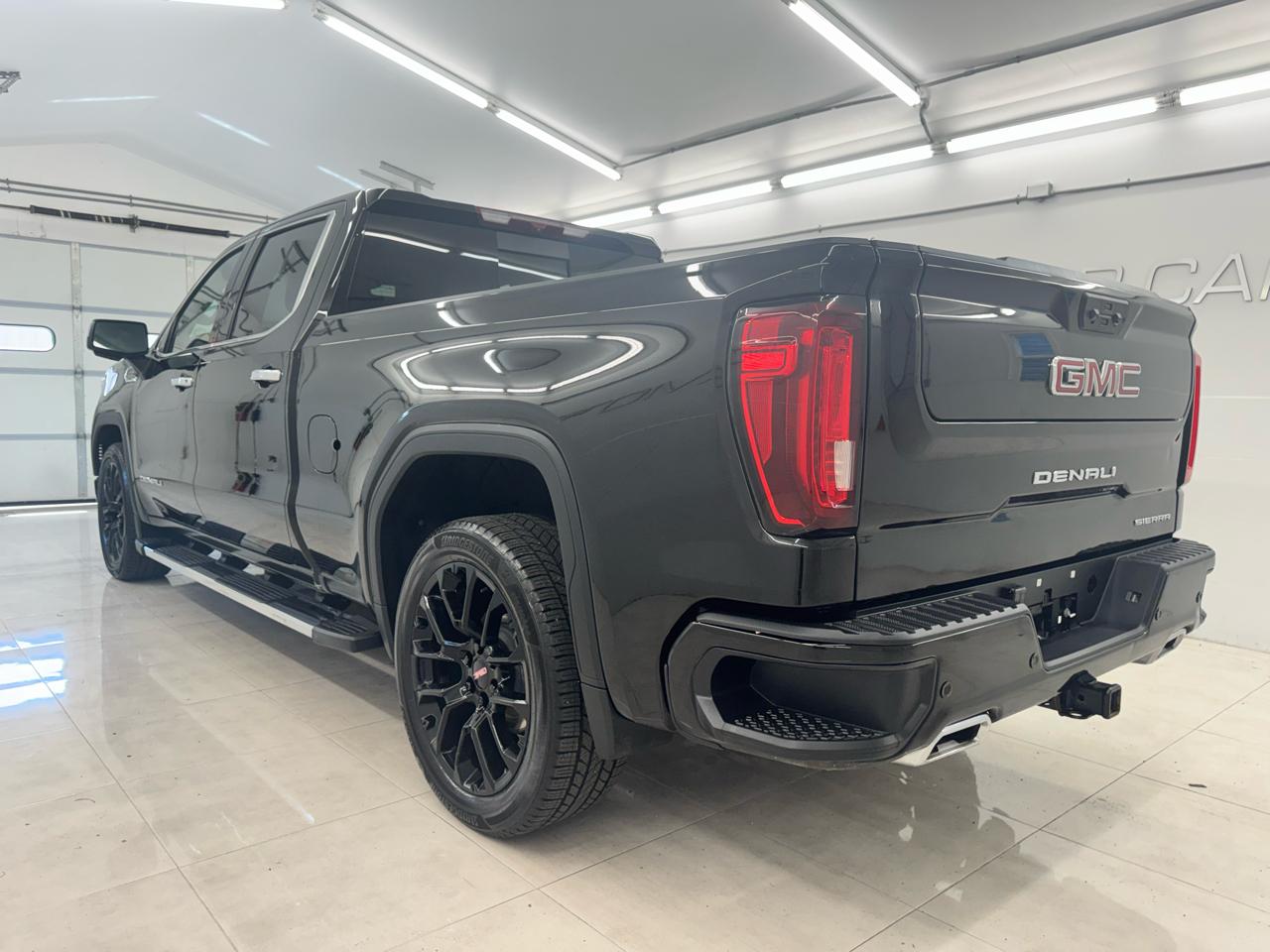 GMC Sierra 1500 4WD Crew Cab 157" Denali 2023