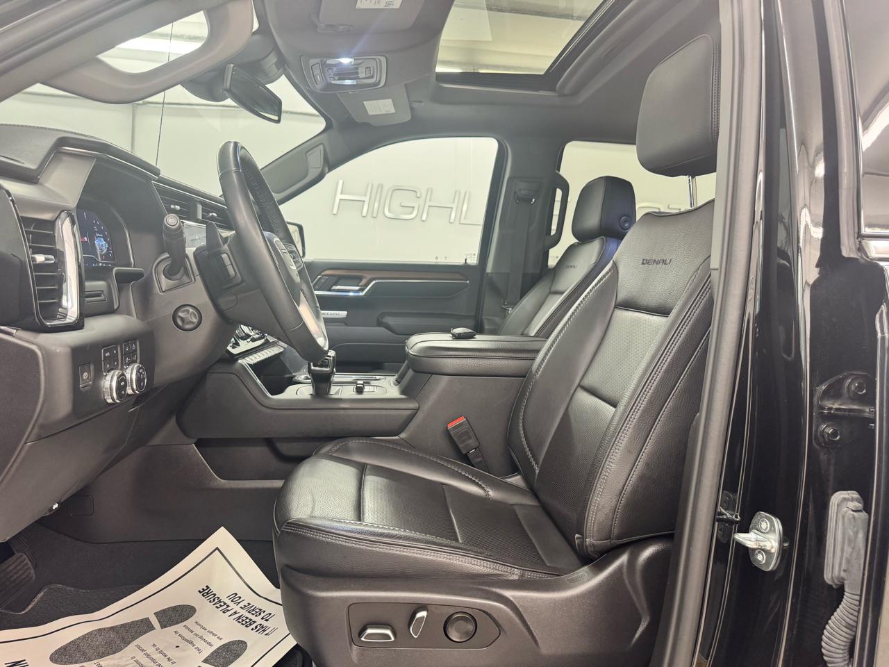 GMC Sierra 1500 4WD Crew Cab 157" Denali 2023