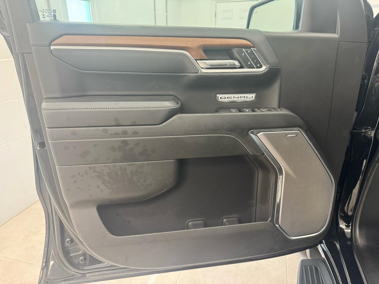GMC Sierra 1500 4WD Crew Cab 157" Denali 2023