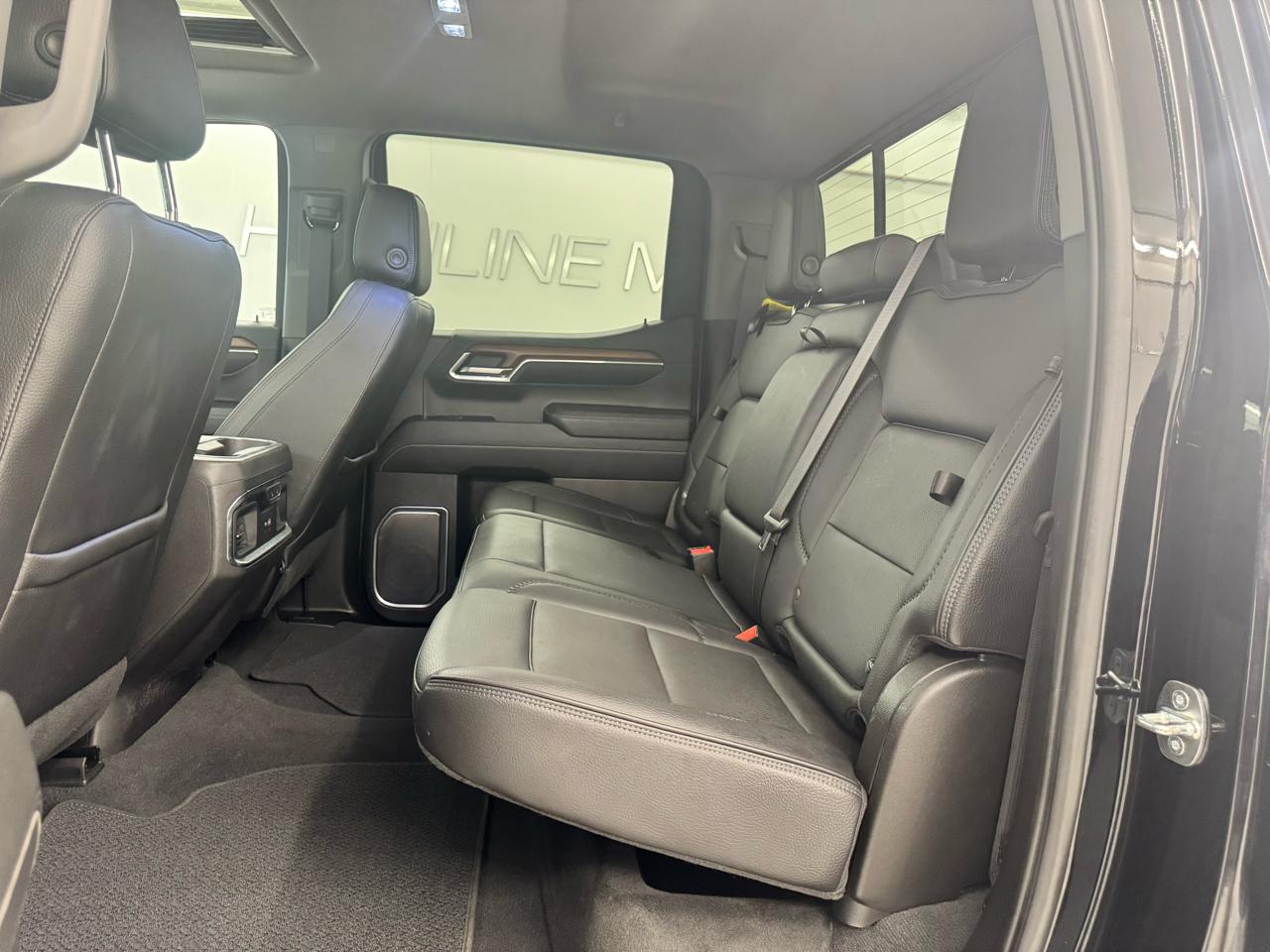 GMC Sierra 1500 4WD Crew Cab 157" Denali 2023