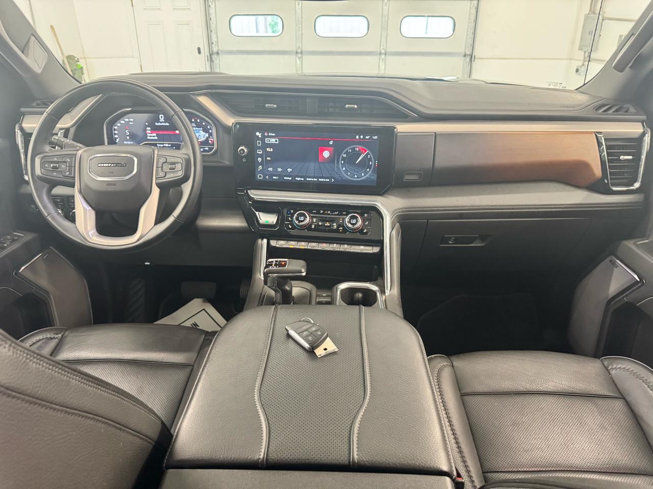 GMC Sierra 1500 4WD Crew Cab 157" Denali 2023