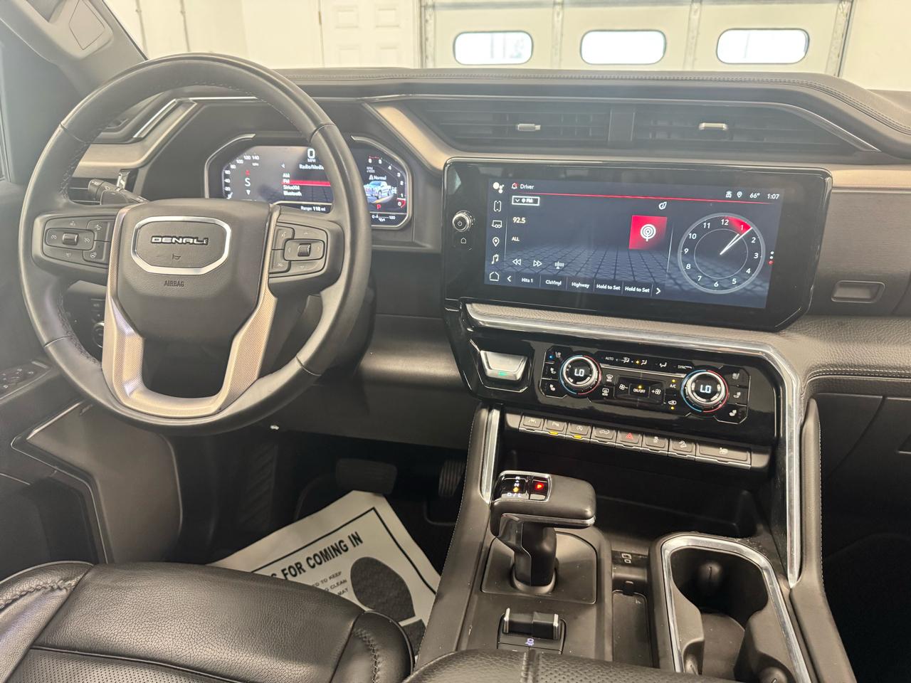 GMC Sierra 1500 4WD Crew Cab 157" Denali 2023