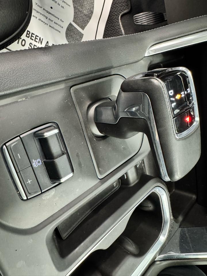 GMC Sierra 1500 4WD Crew Cab 157" Denali 2023