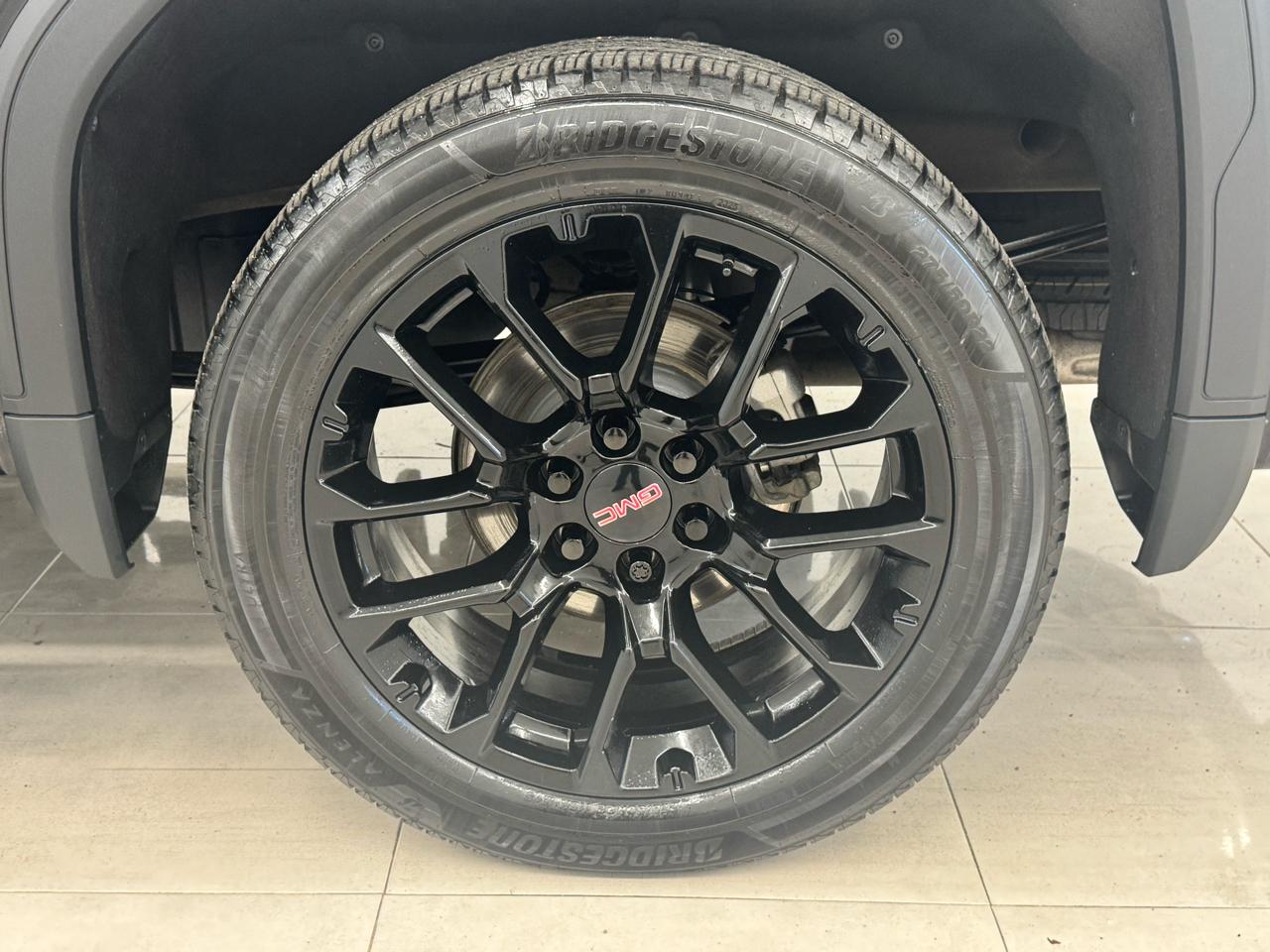 GMC Sierra 1500 4WD Crew Cab 157" Denali 2023