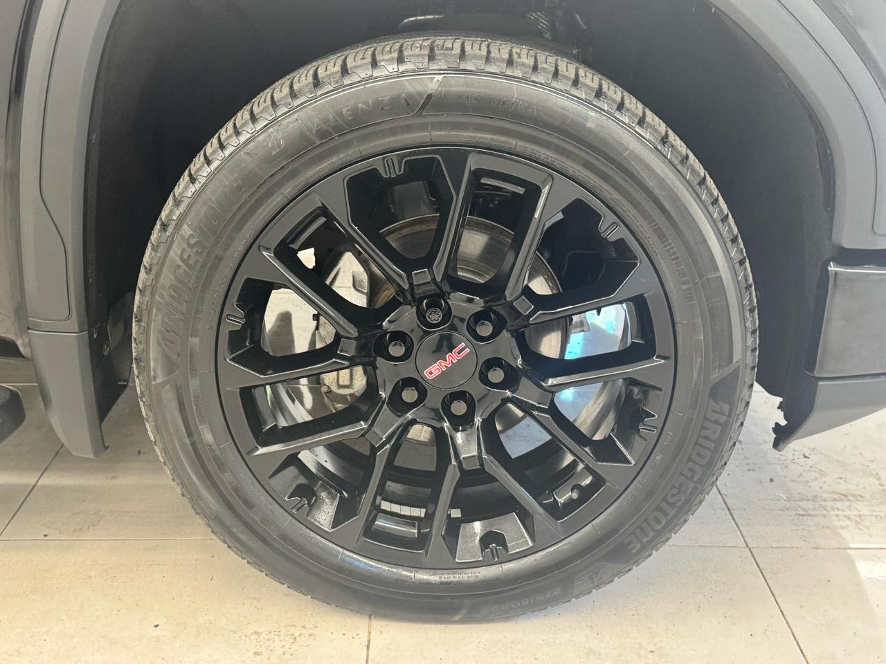 GMC Sierra 1500 4WD Crew Cab 157" Denali 2023