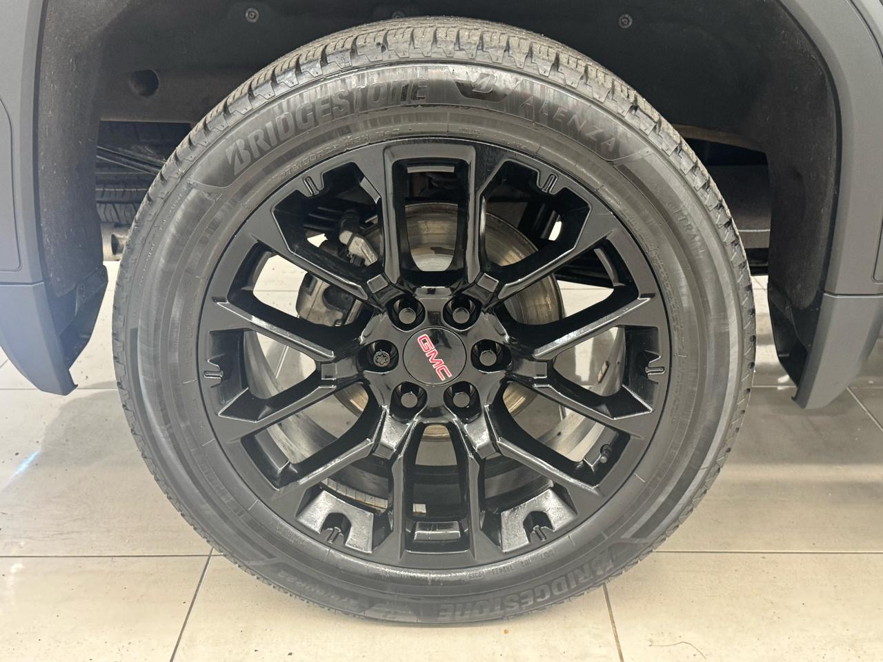 GMC Sierra 1500 4WD Crew Cab 157" Denali 2023