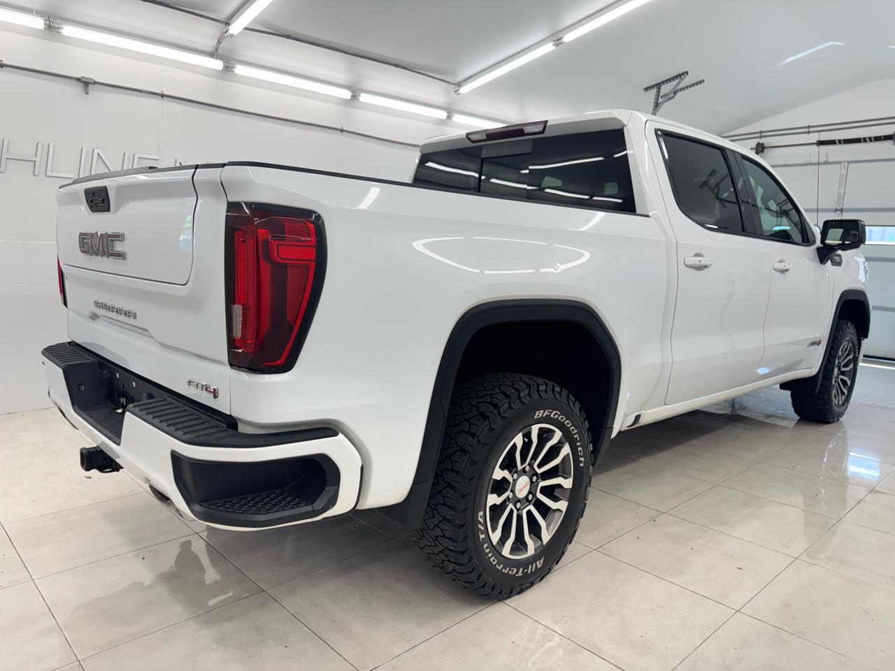 GMC Sierra 1500 4WD Crew Cab 147" AT4 2021