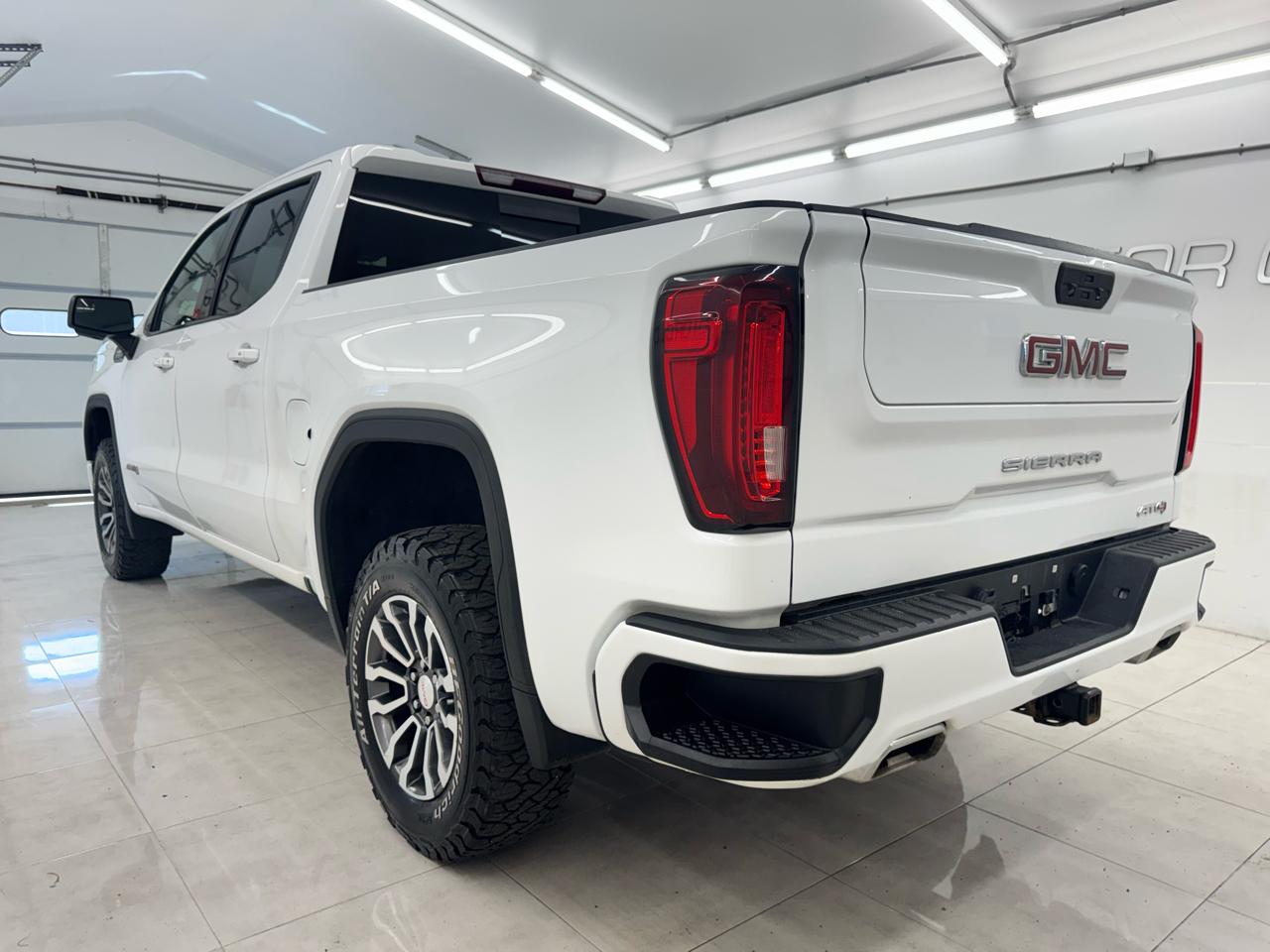 GMC Sierra 1500 4WD Crew Cab 147" AT4 2021