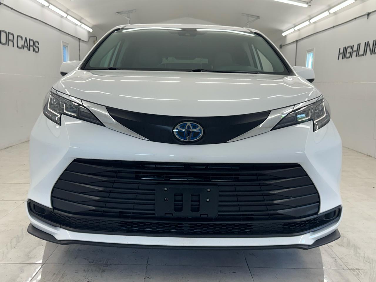 Toyota Sienna LE AWD 8-Passenger (Natl) 2022